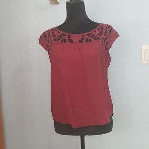 E & M crochet lace detail top